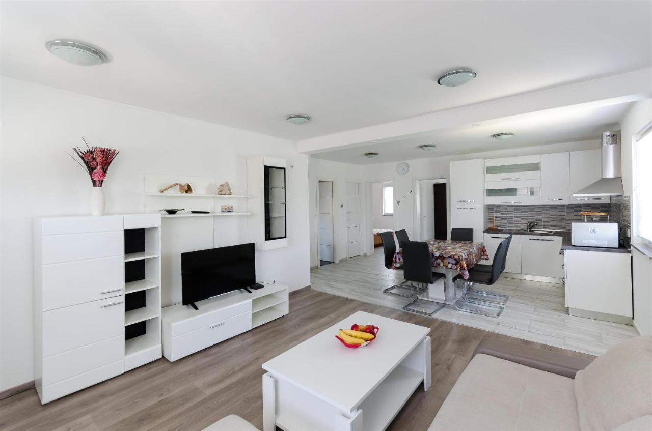 Ester Apartament Lopar