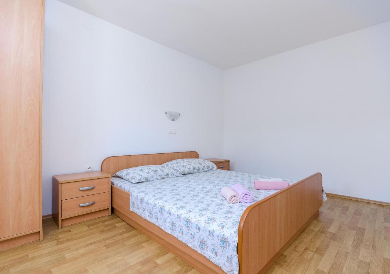 Ester Apartment