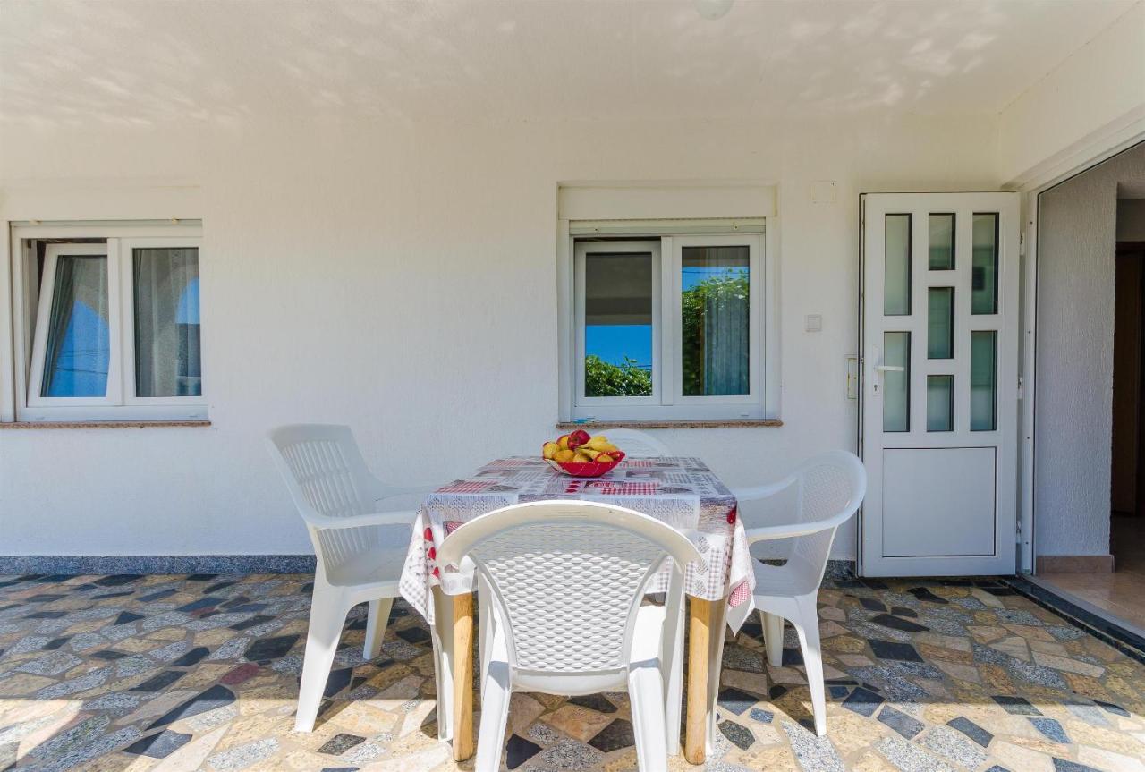 Apartment Ester Lopar