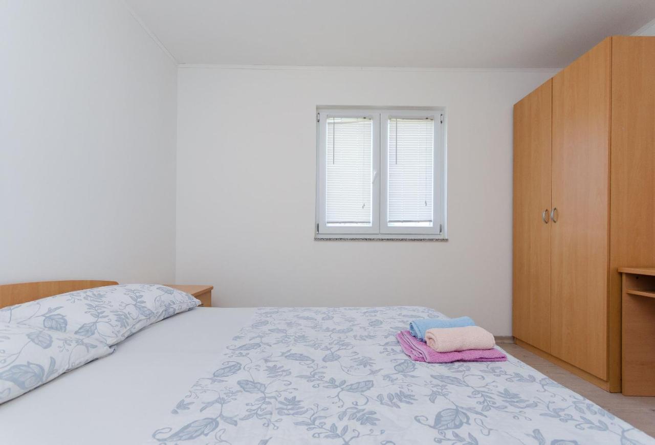 Apartma Ester *