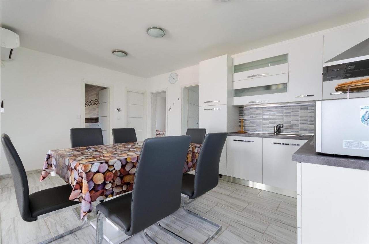 Ester Apartment Lopar