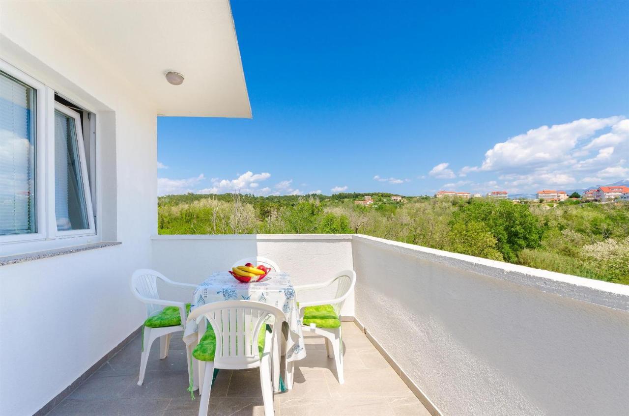 Apartment Ester Lopar