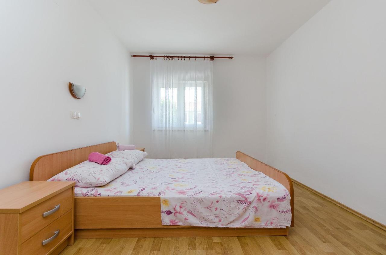 Ester Apartment *
