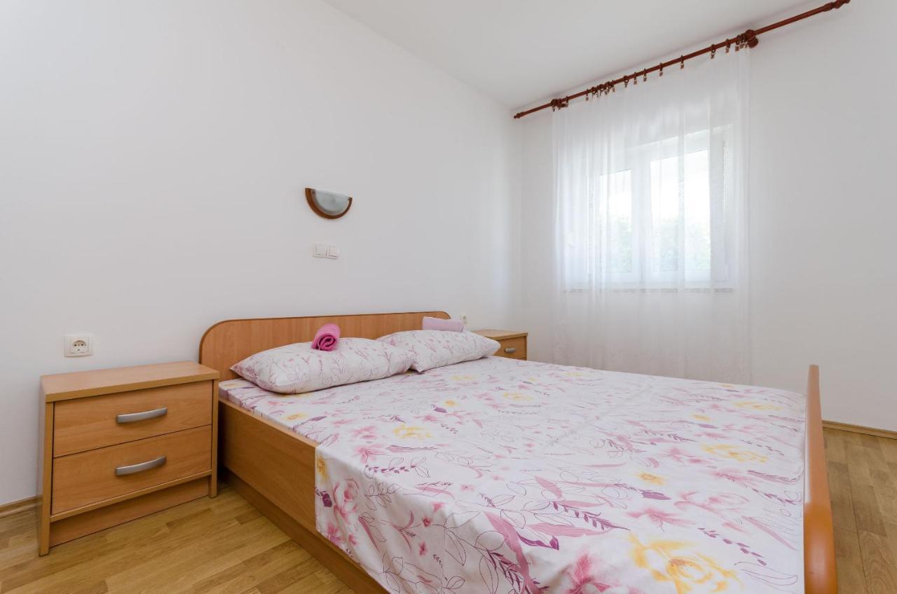 Ester Apartment