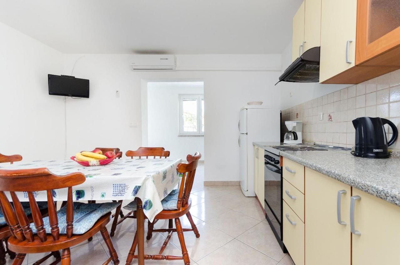 Apartment Ester Lopar